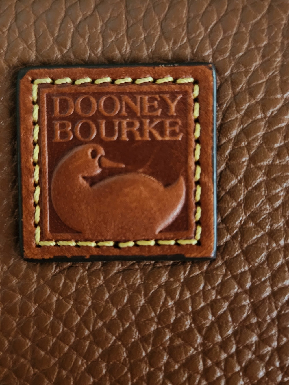 Dooney & Bourke Caramel Brown Pebbled Grain Leather Logo Patch Wallet Wristlet - Picture 2 of 6
